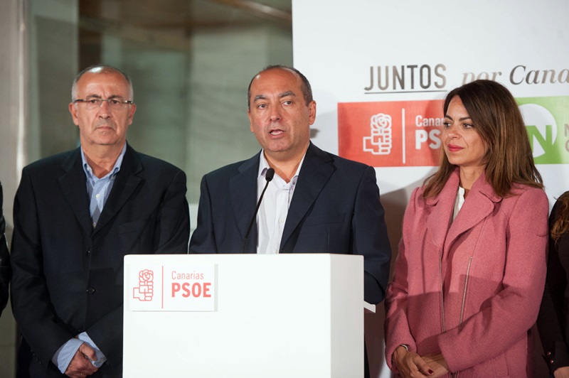 El secretario de Organización del PSOE, Julio Cruz, compareció para valorar las elecciones. / FRAN PALLERO