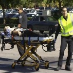 Imágenes del despliegue policial, militar y sanitario tras el tiroteo en California. | REUTERS
