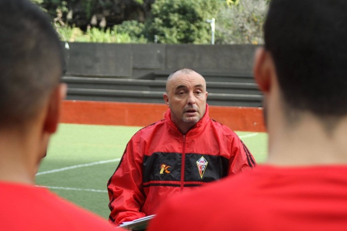 Josu Uribe,  entrenador del Club  Deportivo Mensajero. / CD MENSAJERO