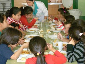 El comedor escolar realiza una función básica para muchas familias. | DA