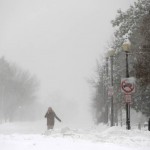 La nieve ha dejado a millones de personas incomunicadas. | REUTERS