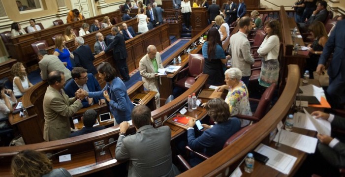 El Parlamento de Canarias supera las 1.700 iniciativas en seis meses