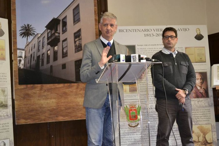Francisco Linares y Juan Carlos González Orta hicieron balance de las acciones de la biblioteca en 2015. | DA