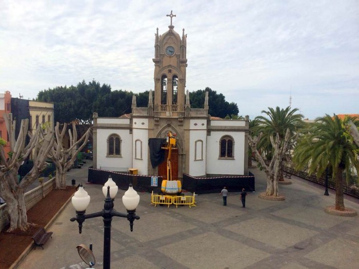Iglesia de la Virgen de la Luz, con el campanario objeto ahora de una profunda rehabilitación. | DA