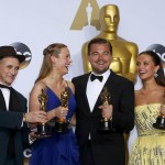 Oscar winners for Best Supporting Actor Mark Rylance, Best Actress Brie Larson, Best Actor Leonardo DiCaprio and Best Supporting Actress Alicia Vikander (L-R) pose backstage at the 88th Academy Awards in Hollywood, California February 28, 2016.   REUTERS/Mike Blake      TPX IMAGES OF THE DAY