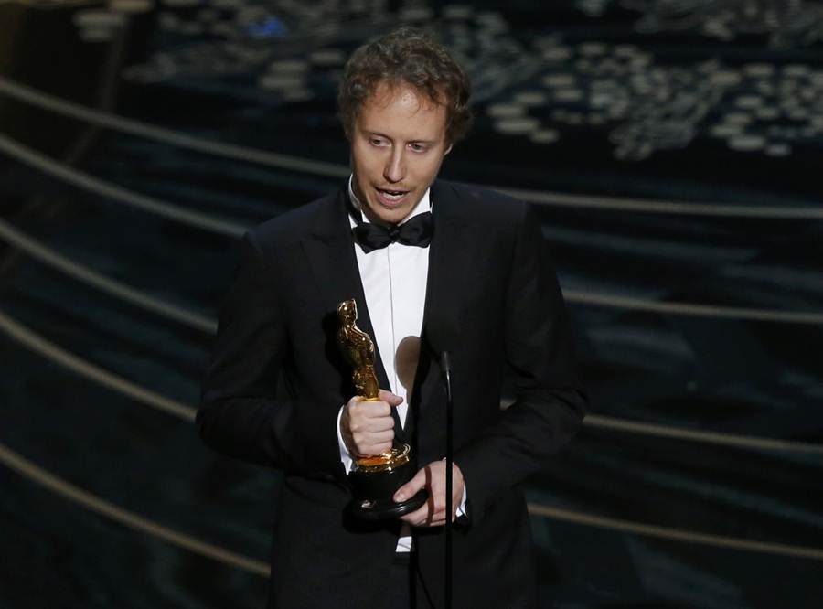 Director Laszlo Nemes of Hungary holds his Oscar for the Best Foreign Film for his movie “Son of Saul” at the 88th Academy Awards in Hollywood