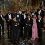 Los productores y el reparto de Spotlight recogen el premio a Mejor Película. | REUTERS