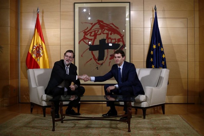 Rajoy y Rivera durante su reunión. | REUTERS