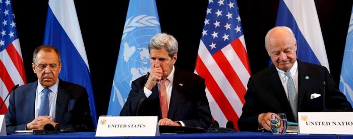 John Kerry junto a su homólogo ruso, Sergei Lavrov. | REUTERS