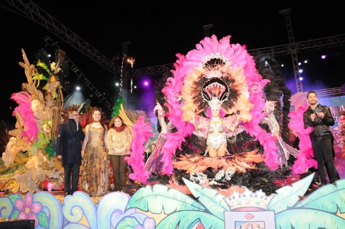 Sara Aragón lució una fantasía creada por Daniel Pages, doble ganador en el Carnaval chicharrero. | DA