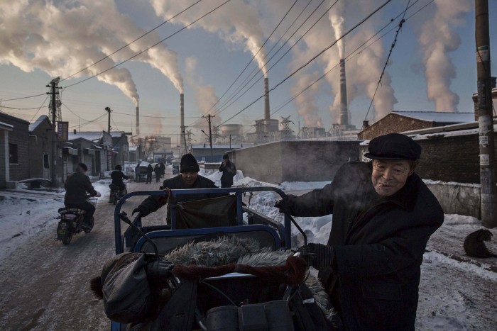 Daily Life, 1st prize singles (Kevin Frayer - China's Coal Addiction)