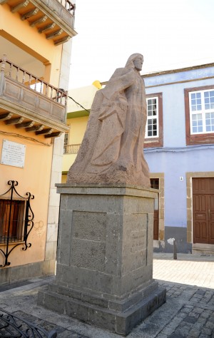 Escultura en honor a Fernando Guanarteme, del ya fallecido escultor Juan Borges, ubicada en Gáldar. / L. SÁENZ