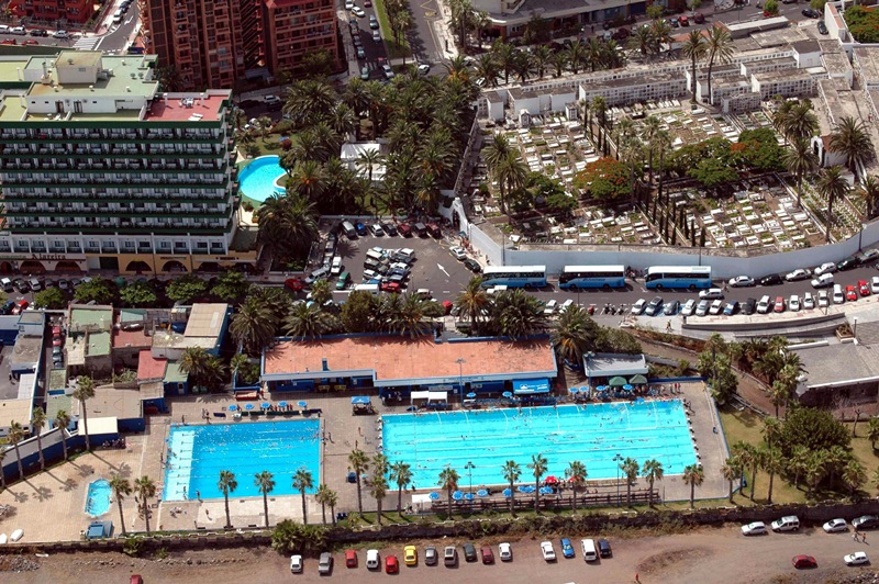 La piscina municipal de Puerto de la Cruz es una de las cuatro de la Isla que tienen 50 metros de largo. / m. p. p.