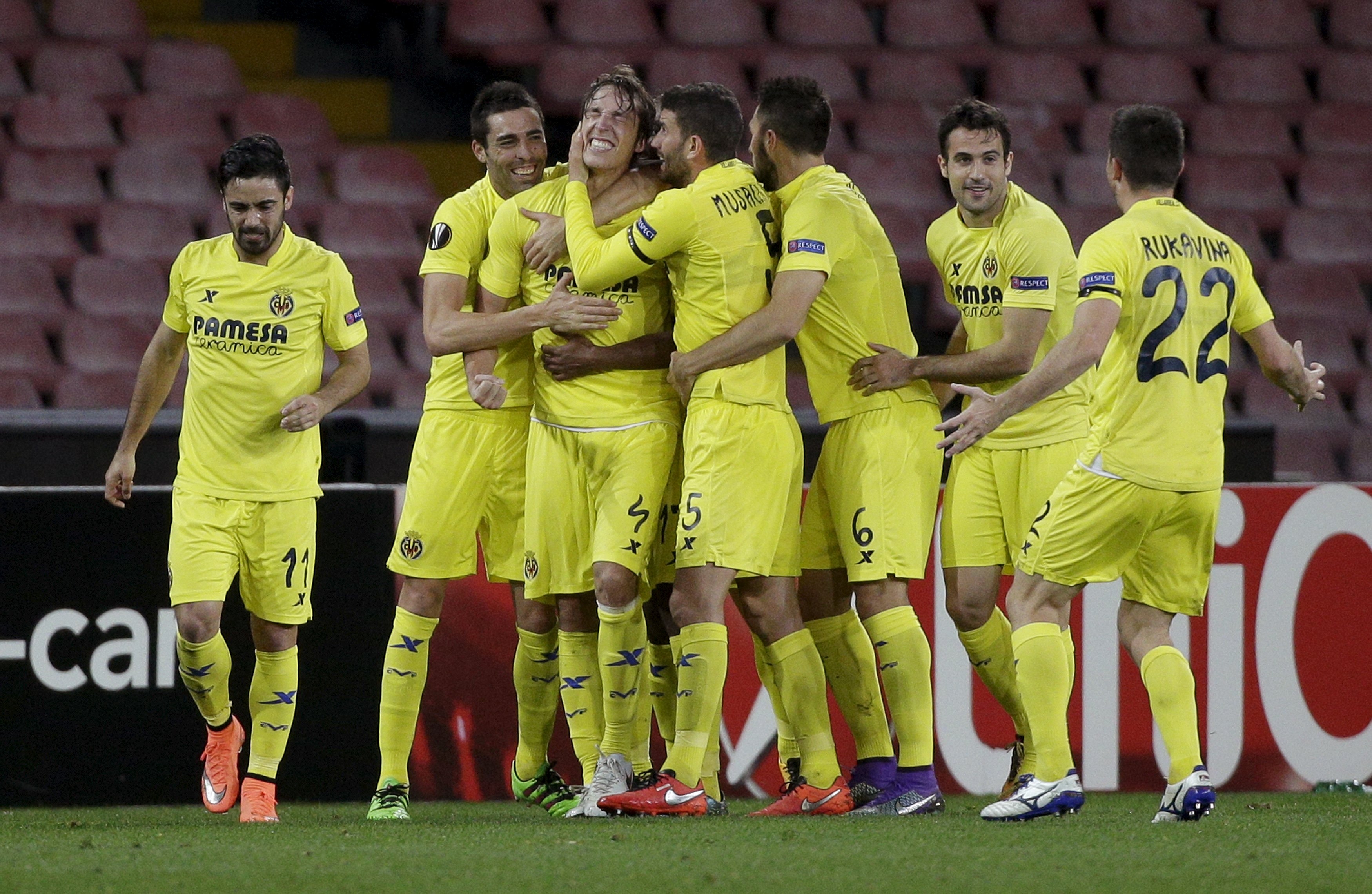 Los jugadores del Villarreal celebran el gol de Pina ante el Nápoles. /ep