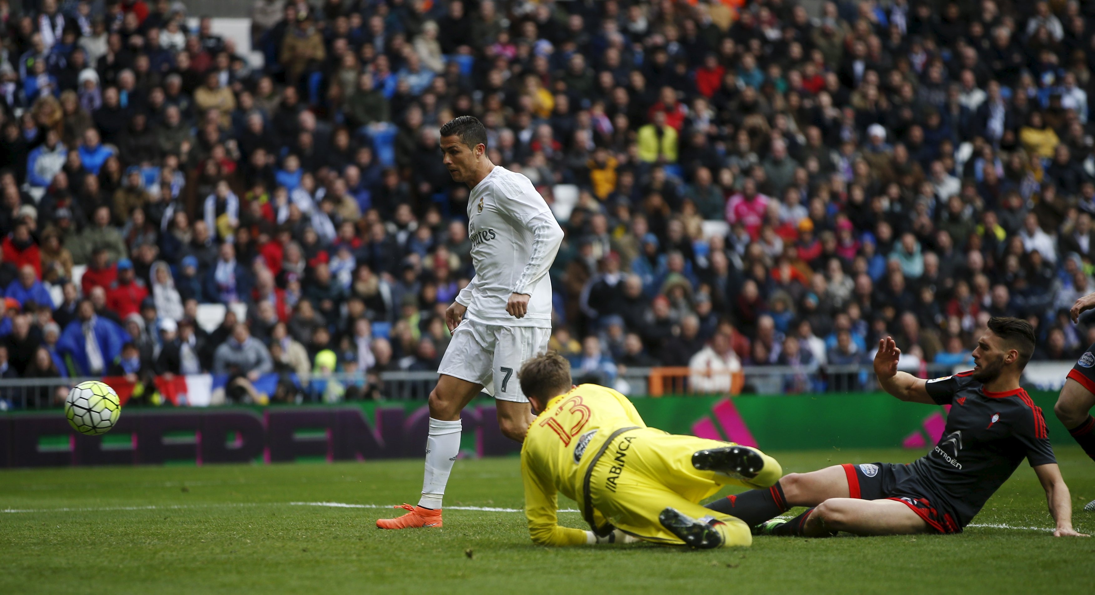 Cristiano sigue batiendo récords goleadores en la Liga BBVA. /REUTERS
