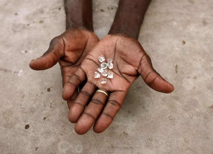 Diamantes de Zimbabue. / GORAN TOMASEVIC / REUTERS