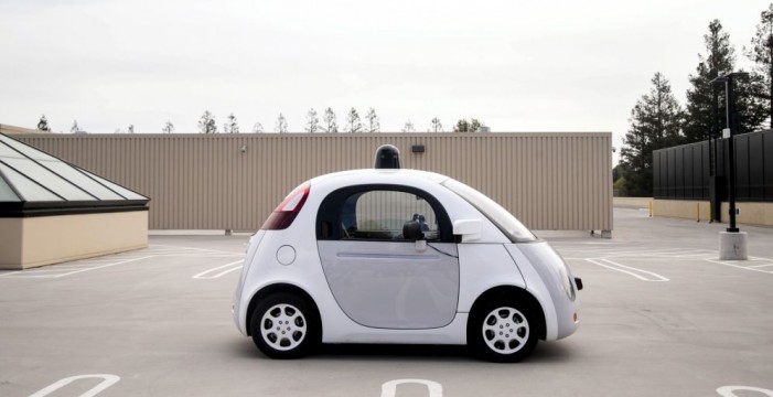 El coche autónomo de Google se choca con una guagua