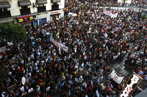 La policía carga contra manifestantes contrarios a la Jornada Mundial de la Juventud 