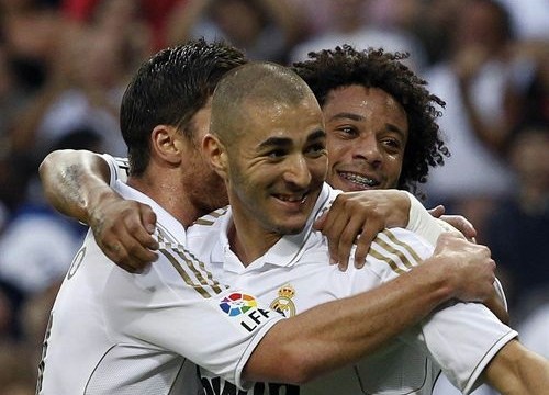 El Madrid golea y sigue firme