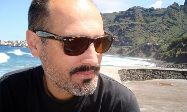 Francisco León: "En Canarias se escribe gran poesía"