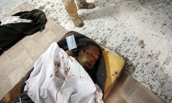 Gadafi será enterrado hoy en una zona desértica que el CNT no revelará
