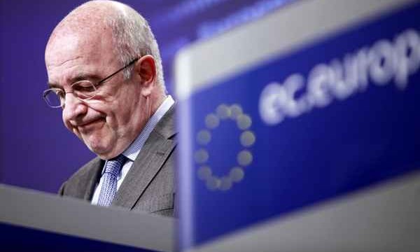La Comisión Europea prorroga las ayudas públicas a la banca 