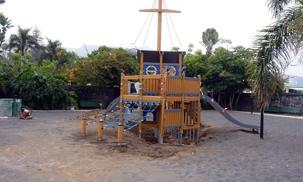 Reacondicionan por fases los parques infantiles del municipio