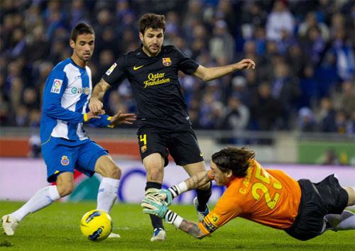 El Espanyol le quita un trozo de la Liga al Barça