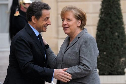 Merkel y Sarkozy exigen ajustes adicionales a Grecia para un segundo rescate
