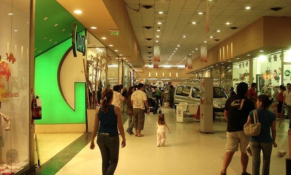 Los centros comerciales recortaron sus ventas un 2,8% en 2011, hasta 37.600 millones