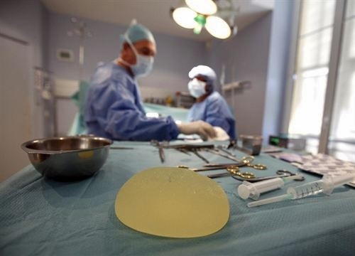 Los implantes de silicona no causan cáncer de mama, pero los expertos asocian a las PIP a roturas e infecciones