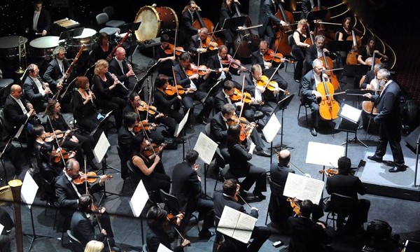 La Sinfónica de Tenerife brilla en el primer concierto en España de una orquesta a bordo de un crucero