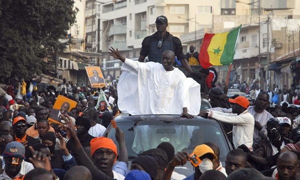 Un mediador africano propone que Wade deje el poder en dos años si es reelegido 