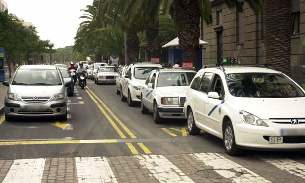 Manuel Ortega avala la legalidad del rescate de taxis de la capital