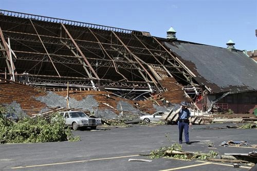 Varios tornados acaban con la vida de 27 personas en Estados Unidos