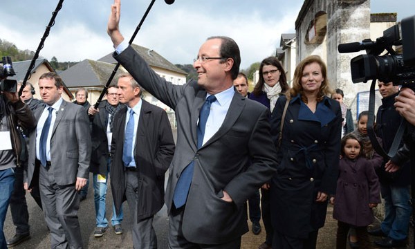 Hollande se impone a Sarkozy y es el favorito para presidir Francia