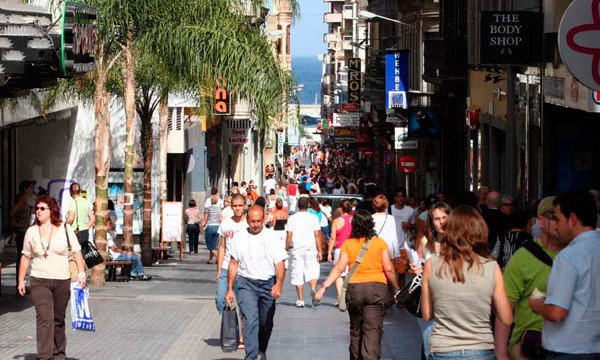 El comercio de Canarias sufrió en junio una caída del 3,7 % en sus ventas