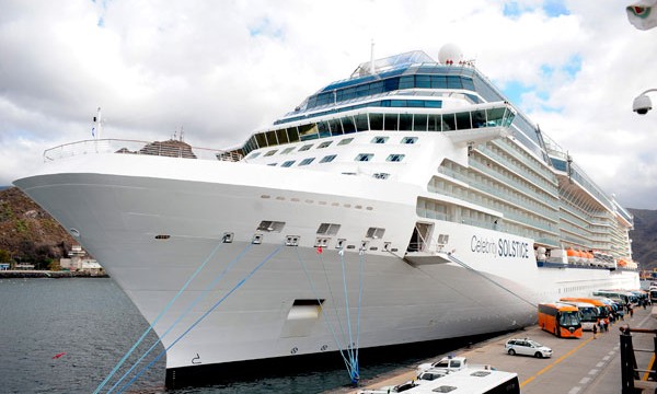 Los cruceristas que vistan Canarias gastan una media de 67 euros diarios