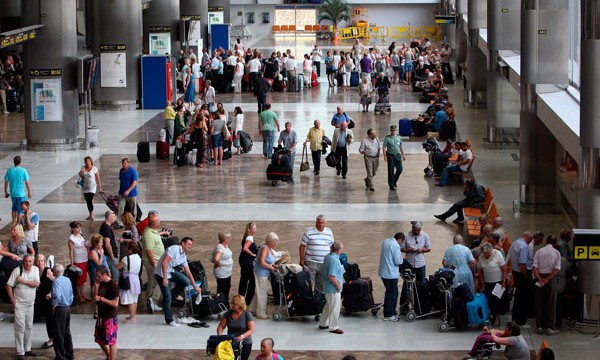 Los aeropuertos canarios registran 1,6 millones de pasajeros extranjeros en septiembre, un 4,3% más que en 2012