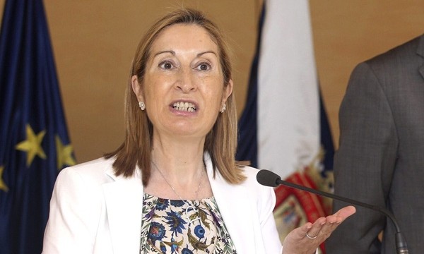 Ana Pastor transferirá "estos días" los 54 millones de 2014 para carreteras a Canarias