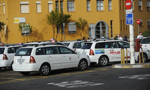 Un referendo decidirá el día de descanso de los taxistas de La Laguna