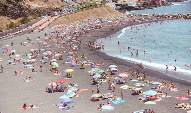 El Ayuntamiento desmiente vertidos de aguas fecales  en la playa de La Nea