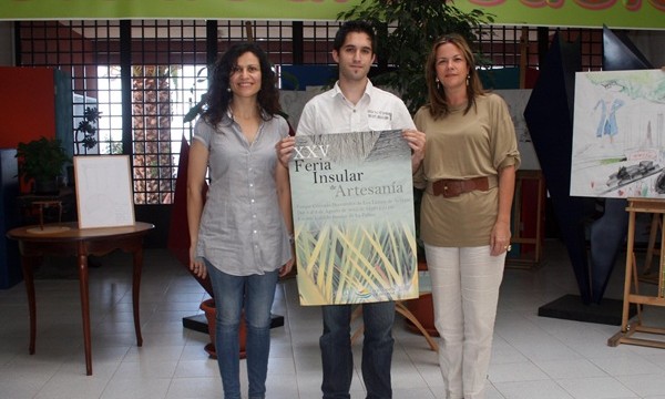 El joven palmero Orahan Hernández gana el concurso de cartel de la Feria Insular de Artesanía
