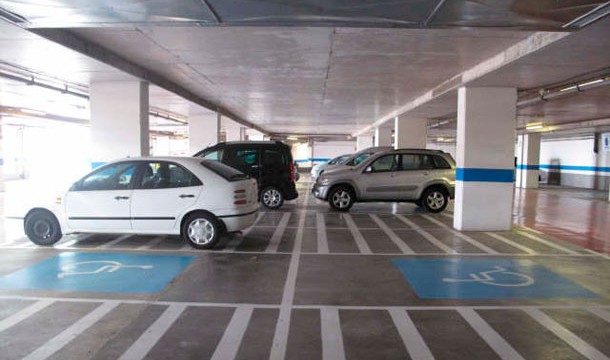 Denuncian el uso ilegal de zonas de ‘parking’ para discapacitados