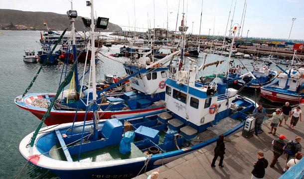 Los pescadores de Los Cristianos, dispuestos a ‘trancar’ el puerto