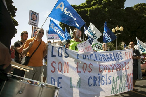 Miles de personas piden en Canarias que se haga un referéndum por los recortes