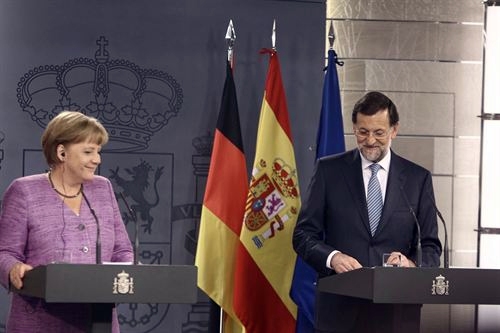 Rajoy dice que no hay novedades sobre el rescate y que Merkel no le ha pedido nuevos ajustes 