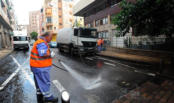 Los servicios de limpieza recogen 457 toneladas de residuos en Reyes