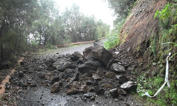La lluvia y el viento causan problemas en vías de Gran Canaria y Tenerife