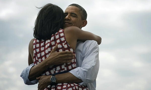 Obama barre en las redes sociales con el tuit más retuiteado y la fotografía con más 